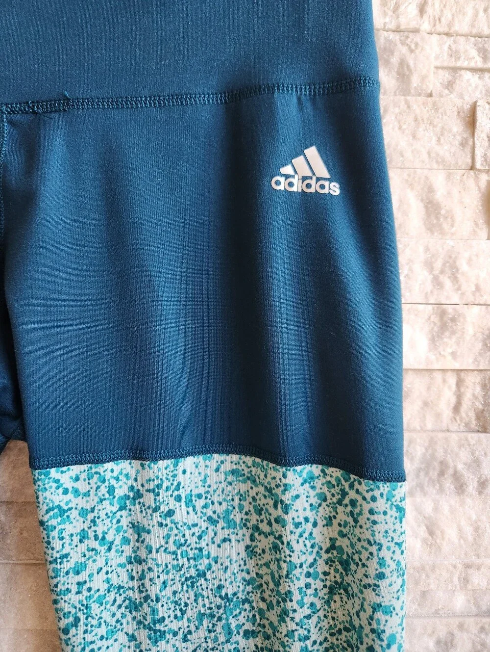 EUC Adidas Womens Climalite Capri Leggings Size M Blue Teal Speckled Colorblock